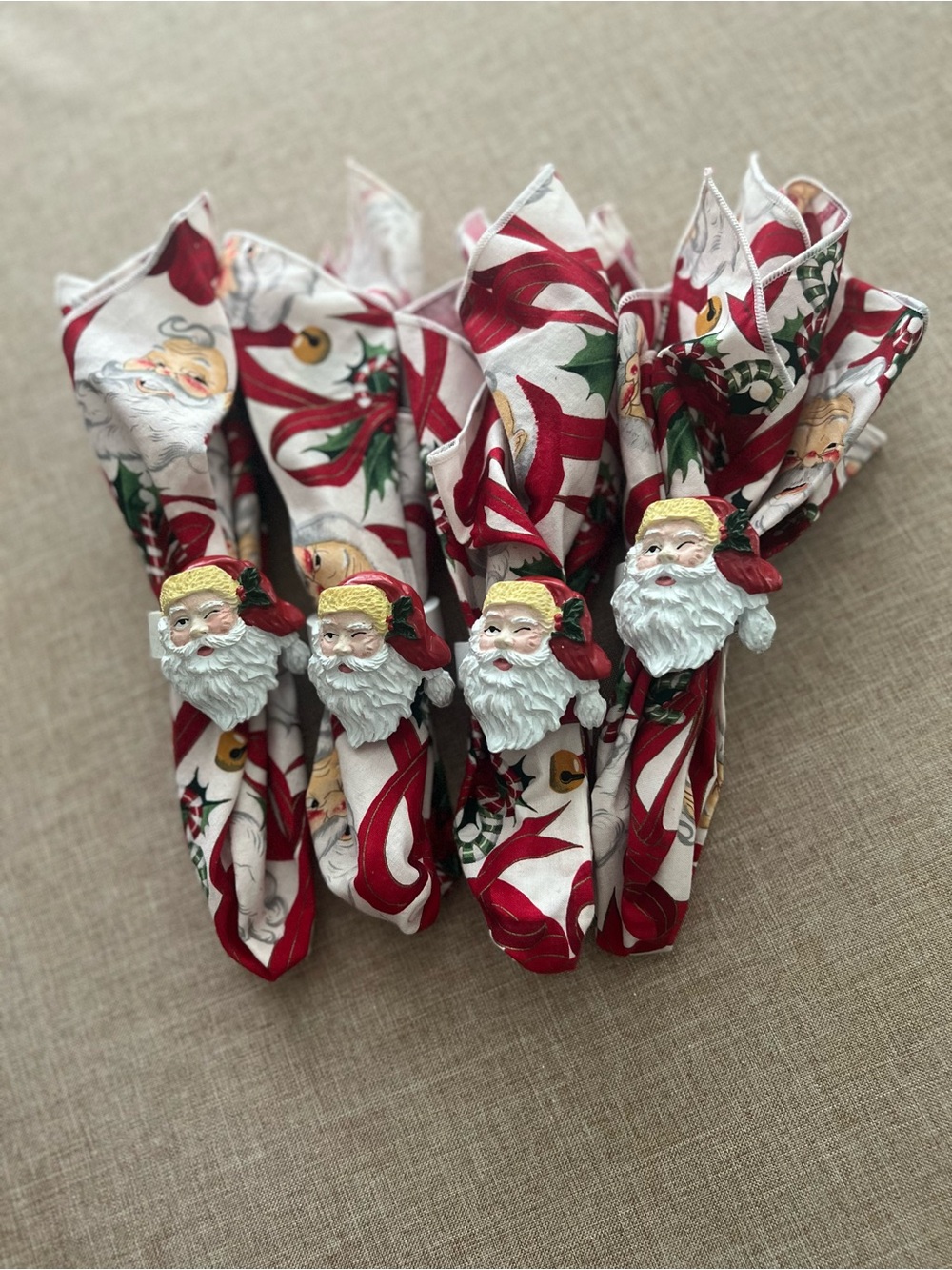 Set of 4 Santa Napkin Rings with Cloth Holiday Print Napkins